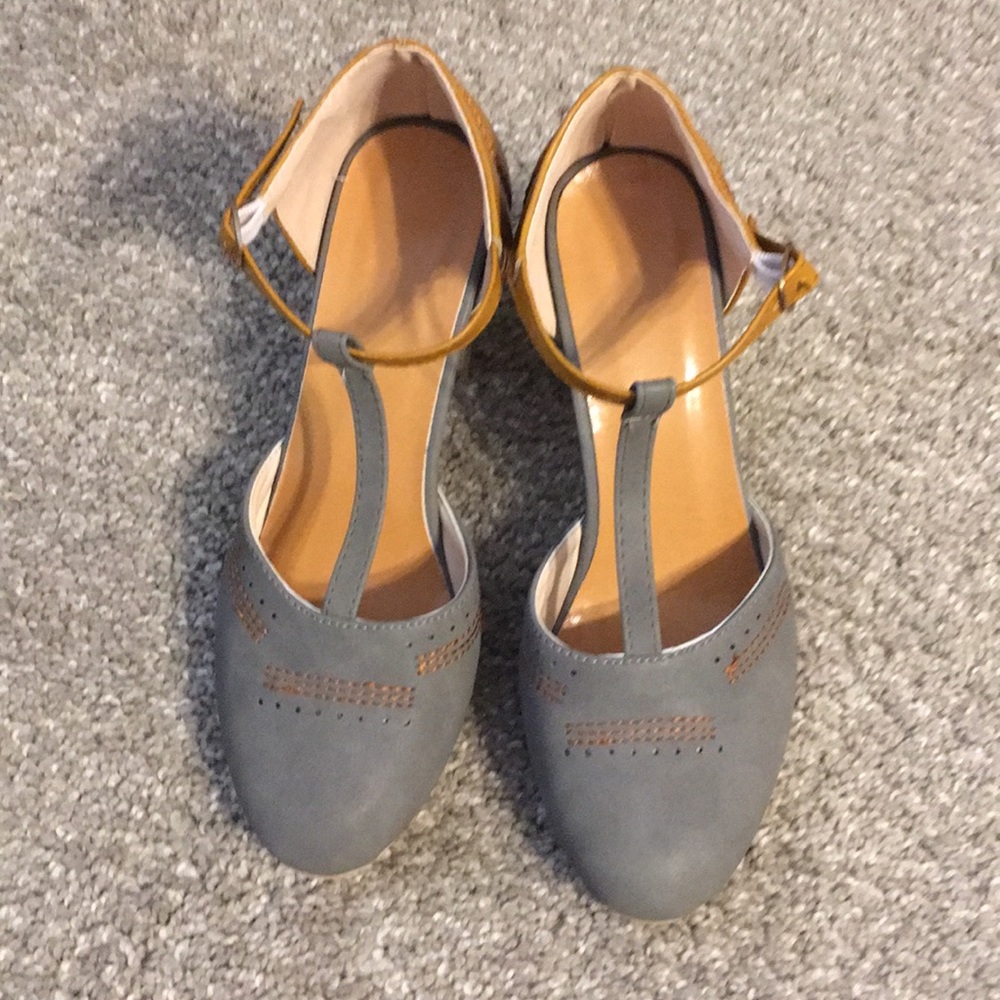 NWOT gray and tan heels size 36/6.5 - Picture 2 of 4